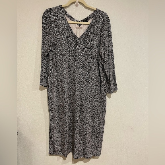 J Jill Wearever Collection Dress in a black/navy graphic print. Size L tall - Picture 1 of 5